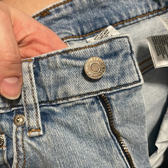 H&M high-waisted mom jean shorts - Picture 8 of 9